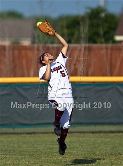 Thumbnail 2 in Reagan vs Angleton (Region III-4A Area Playoffs - Game 2) photogallery.