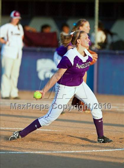 Thumbnail 2 in Reagan vs Angleton (Region III-4A Area Playoffs - Game 2) photogallery.