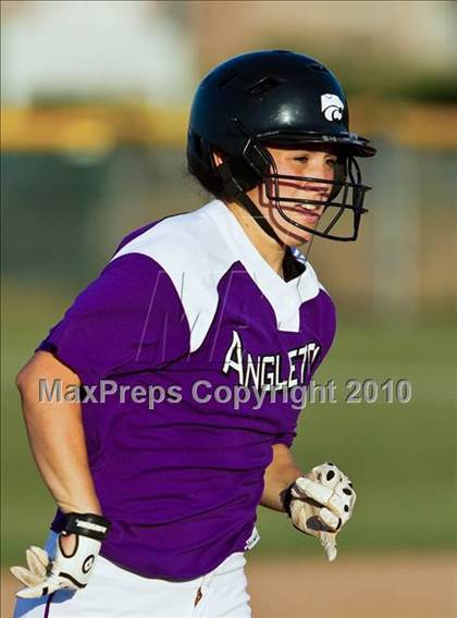 Thumbnail 2 in Reagan vs Angleton (Region III-4A Area Playoffs - Game 2) photogallery.