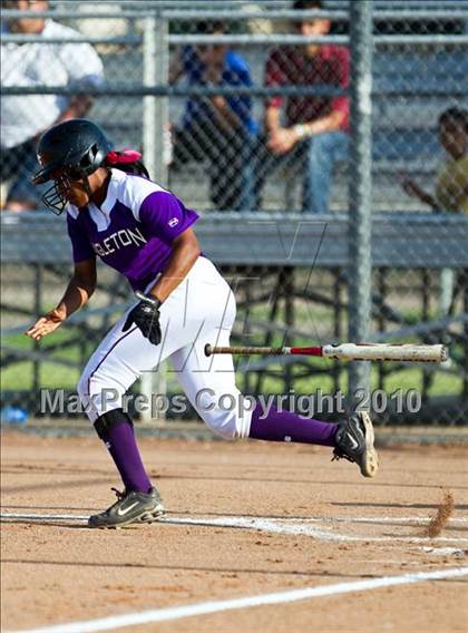 Thumbnail 3 in Reagan vs Angleton (Region III-4A Area Playoffs - Game 2) photogallery.