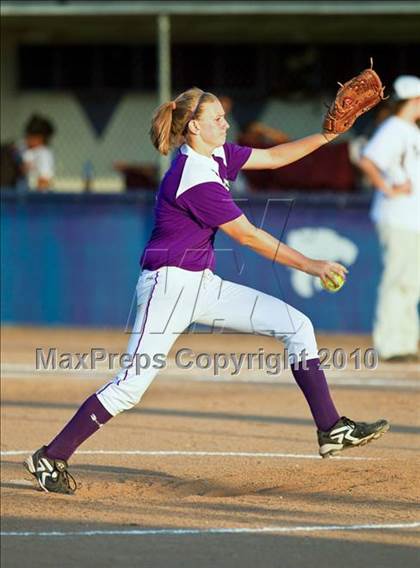 Thumbnail 2 in Reagan vs Angleton (Region III-4A Area Playoffs - Game 2) photogallery.