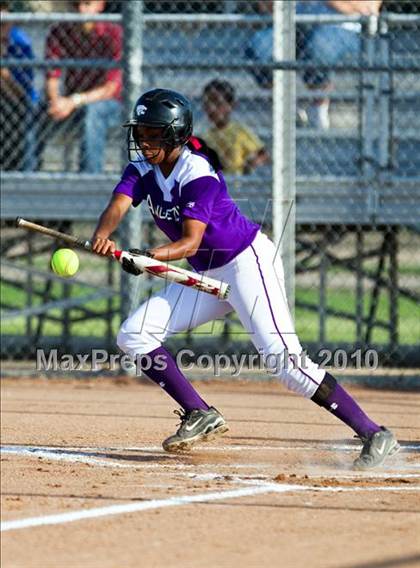 Thumbnail 2 in Reagan vs Angleton (Region III-4A Area Playoffs - Game 2) photogallery.