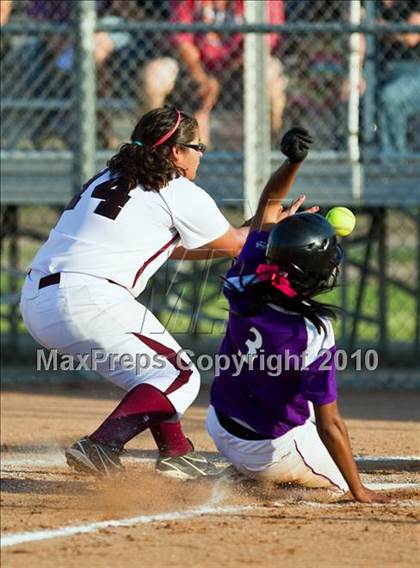 Thumbnail 2 in Reagan vs Angleton (Region III-4A Area Playoffs - Game 2) photogallery.