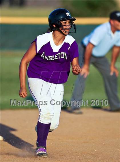 Thumbnail 1 in Reagan vs Angleton (Region III-4A Area Playoffs - Game 2) photogallery.