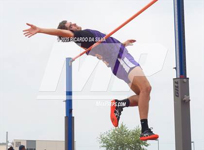 Thumbnail 3 in UIL 6A Track Region III Final (High Jump) photogallery.