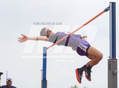 Thumbnail 1 in UIL 6A Track Region III Final (High Jump) photogallery.