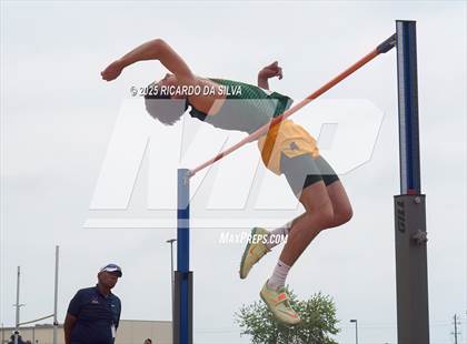 Thumbnail 1 in UIL 6A Track Region III Final (High Jump) photogallery.