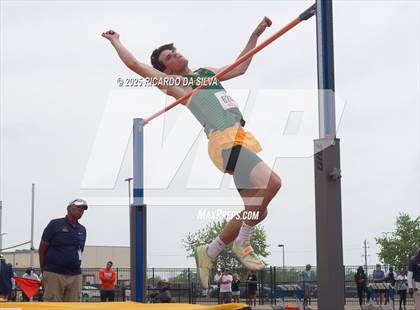 Thumbnail 3 in UIL 6A Track Region III Final (High Jump) photogallery.