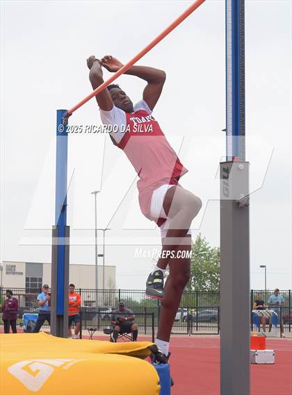 Thumbnail 1 in UIL 6A Track Region III Final (High Jump) photogallery.