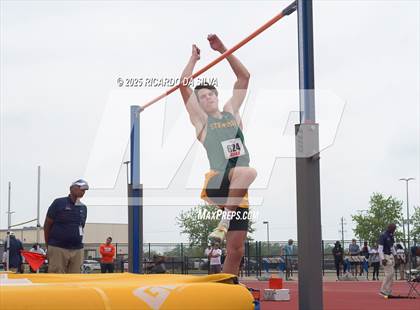 Thumbnail 2 in UIL 6A Track Region III Final (High Jump) photogallery.
