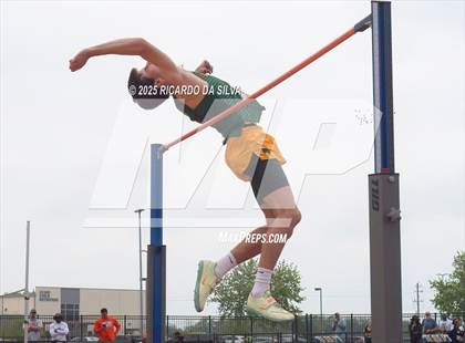 Thumbnail 1 in UIL 6A Track Region III Final (High Jump) photogallery.