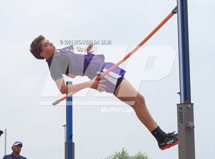 Thumbnail 1 in UIL 6A Track Region III Final (High Jump) photogallery.