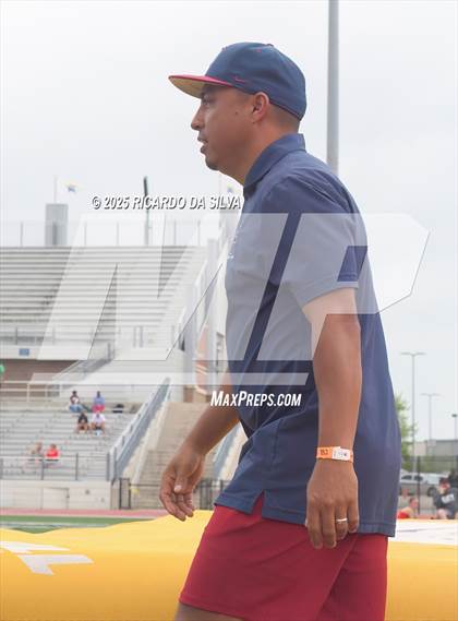 Thumbnail 2 in UIL 6A Track Region III Final (High Jump) photogallery.