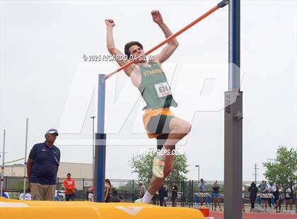 Thumbnail 2 in UIL 6A Track Region III Final (High Jump) photogallery.