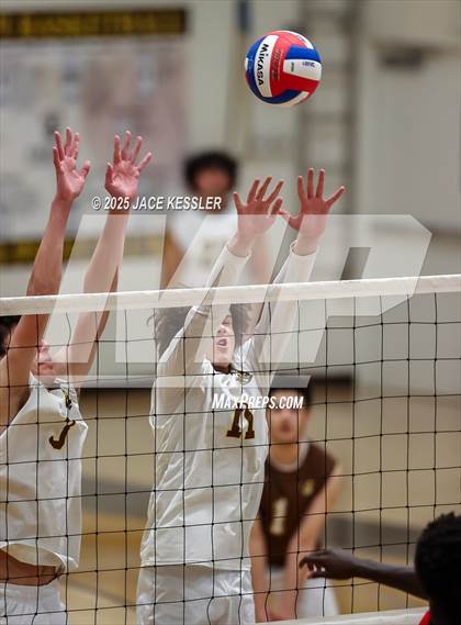 Thumbnail 3 in Oakwood @ Crespi photogallery.