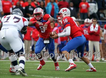 Thumbnail 2 in Midway vs. Ryan (4A Division 1 Region 1 Semifinals) photogallery.