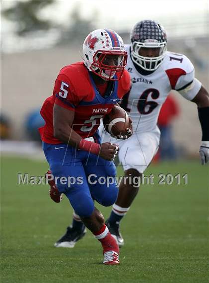 Thumbnail 2 in Midway vs. Ryan (4A Division 1 Region 1 Semifinals) photogallery.