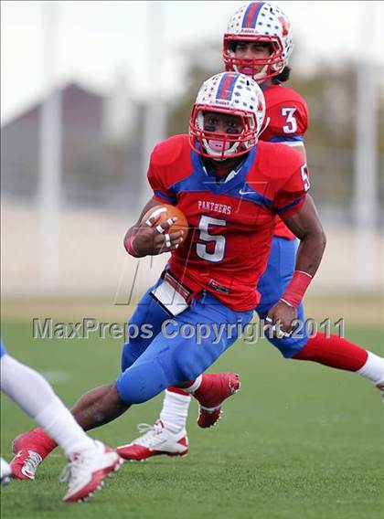 Thumbnail 2 in Midway vs. Ryan (4A Division 1 Region 1 Semifinals) photogallery.