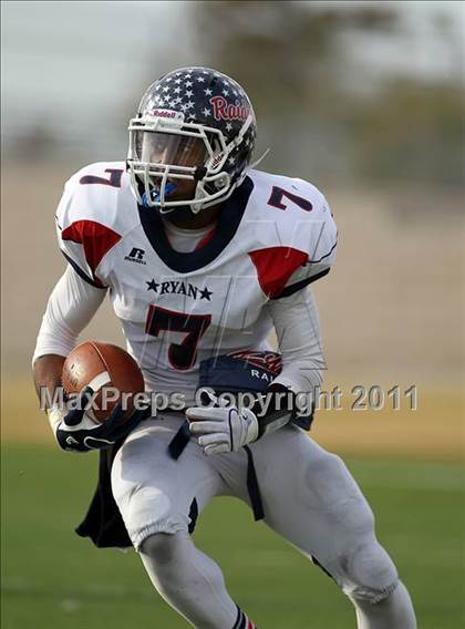 Thumbnail 3 in Midway vs. Ryan (4A Division 1 Region 1 Semifinals) photogallery.