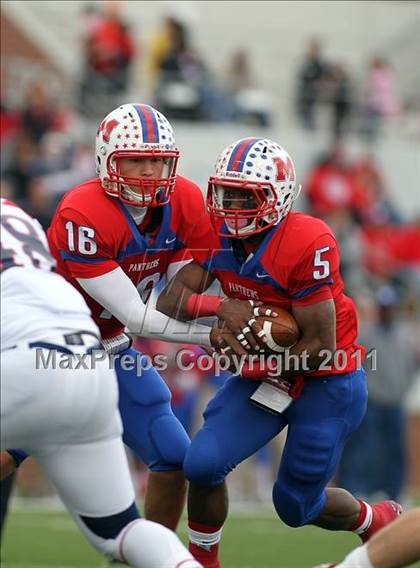 Thumbnail 2 in Midway vs. Ryan (4A Division 1 Region 1 Semifinals) photogallery.