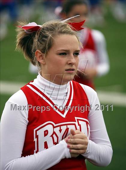 Thumbnail 2 in Midway vs. Ryan (4A Division 1 Region 1 Semifinals) photogallery.