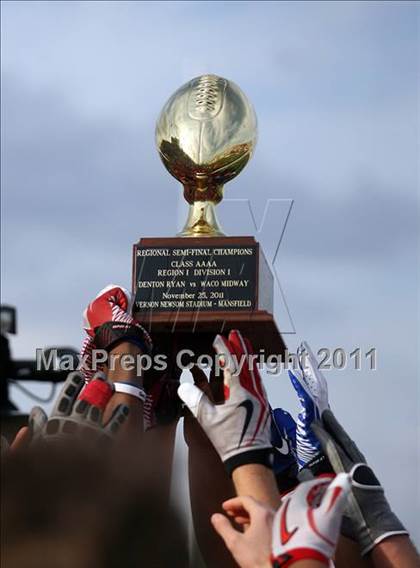 Thumbnail 3 in Midway vs. Ryan (4A Division 1 Region 1 Semifinals) photogallery.