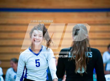 Thumbnail 2 in Moreau Catholic @ Acalanes photogallery.