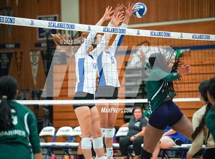 Thumbnail 3 in Moreau Catholic @ Acalanes photogallery.