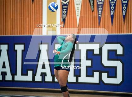 Thumbnail 2 in Moreau Catholic @ Acalanes photogallery.