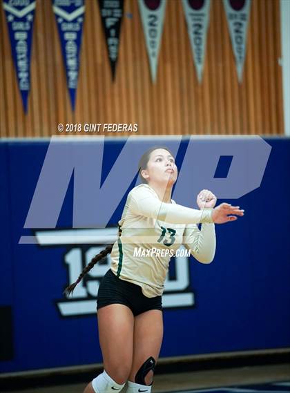 Thumbnail 2 in Moreau Catholic @ Acalanes photogallery.