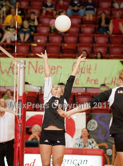 Thumbnail 3 in Levelland Varsity vs. Lubbock High photogallery.
