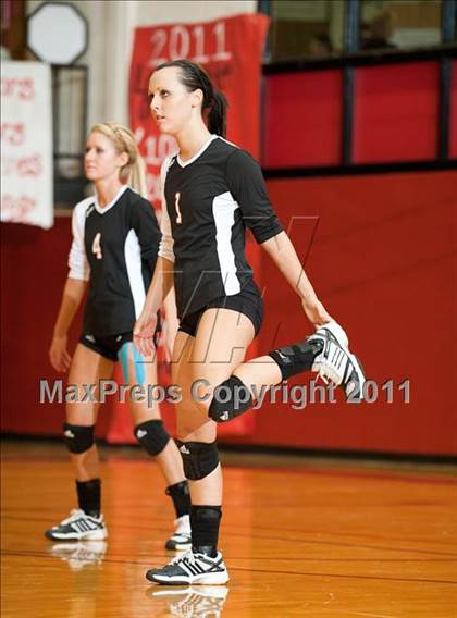 Thumbnail 3 in Levelland Varsity vs. Lubbock High photogallery.