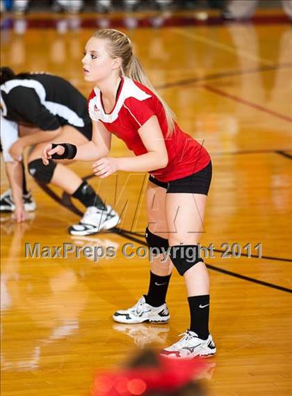 Thumbnail 1 in Levelland Varsity vs. Lubbock High photogallery.
