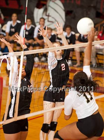 Thumbnail 3 in Levelland Varsity vs. Lubbock High photogallery.
