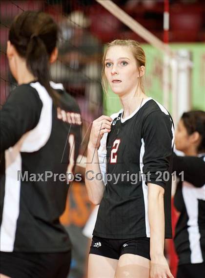 Thumbnail 3 in Levelland Varsity vs. Lubbock High photogallery.