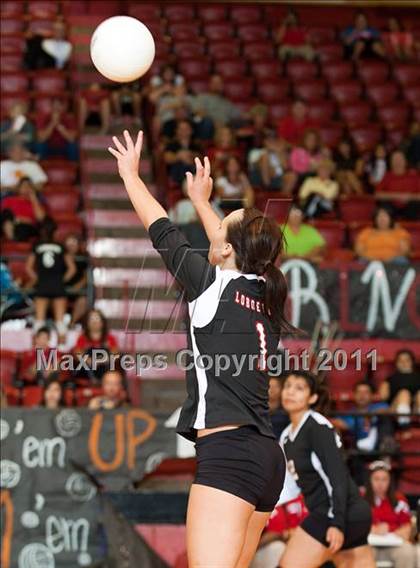 Thumbnail 2 in Levelland Varsity vs. Lubbock High photogallery.