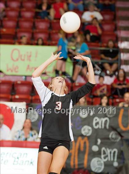 Thumbnail 1 in Levelland Varsity vs. Lubbock High photogallery.
