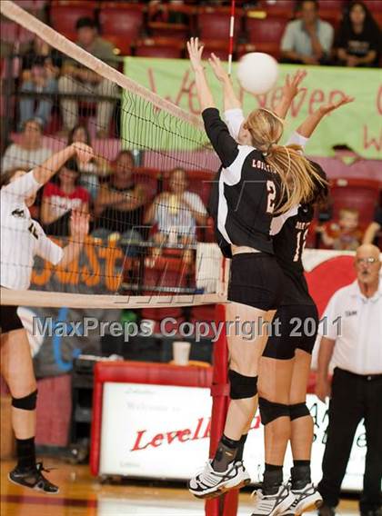 Thumbnail 1 in Levelland Varsity vs. Lubbock High photogallery.