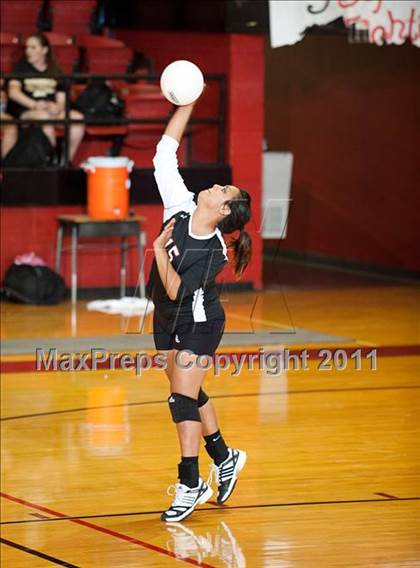 Thumbnail 3 in Levelland Varsity vs. Lubbock High photogallery.