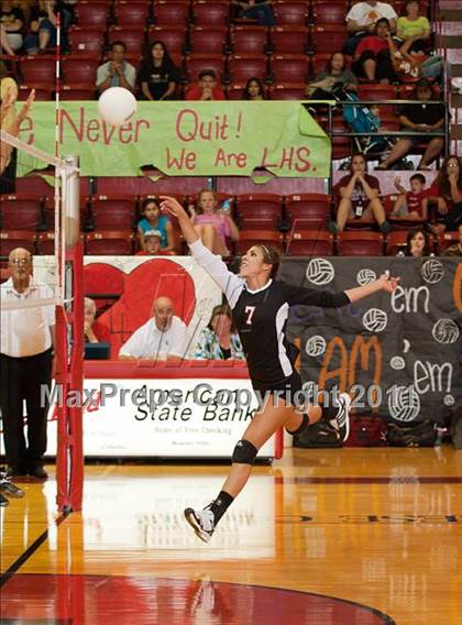 Thumbnail 2 in Levelland Varsity vs. Lubbock High photogallery.