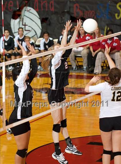 Thumbnail 1 in Levelland Varsity vs. Lubbock High photogallery.