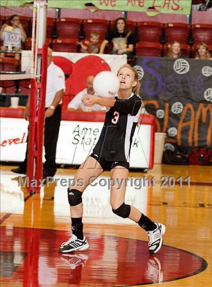 Thumbnail 3 in Levelland Varsity vs. Lubbock High photogallery.
