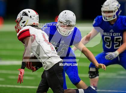 Thumbnail 1 in Falls City vs. Burton (UIL 2A Quarterfinal Playoffs) photogallery.