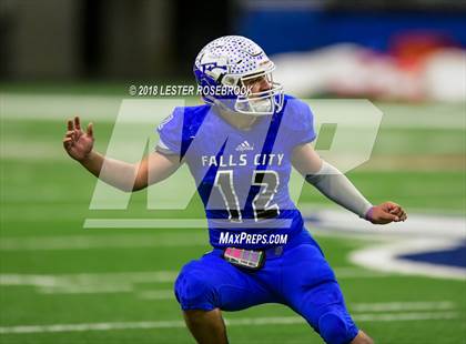 Thumbnail 1 in Falls City vs. Burton (UIL 2A Quarterfinal Playoffs) photogallery.