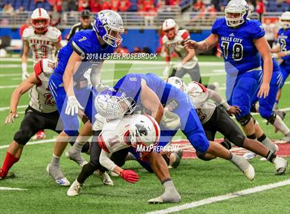 Thumbnail 3 in Falls City vs. Burton (UIL 2A Quarterfinal Playoffs) photogallery.