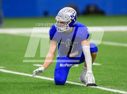 Thumbnail 3 in Falls City vs. Burton (UIL 2A Quarterfinal Playoffs) photogallery.
