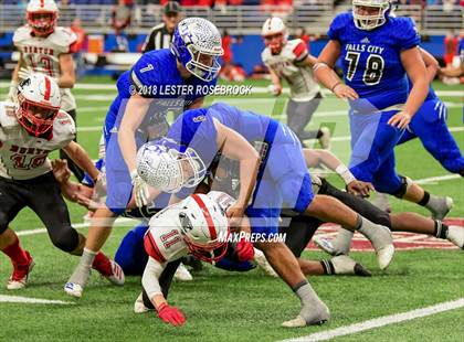 Thumbnail 1 in Falls City vs. Burton (UIL 2A Quarterfinal Playoffs) photogallery.