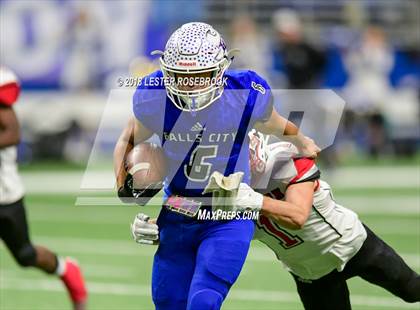 Thumbnail 2 in Falls City vs. Burton (UIL 2A Quarterfinal Playoffs) photogallery.