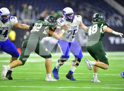 Thumbnail 2 in Strake Jesuit vs Cypress Creek (UIL 6A Regional Playoff) photogallery.