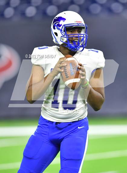 Thumbnail 3 in Strake Jesuit vs Cypress Creek (UIL 6A Regional Playoff) photogallery.